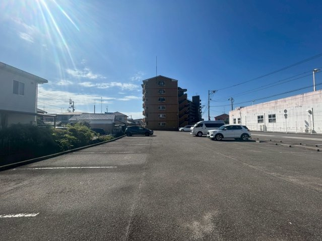 マルイハイビスカスの駐車場