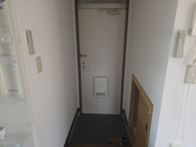オイコスヒルズC棟の玄関