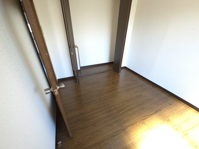 オイコスヒルズC棟の居間・リビング