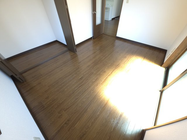 オイコスヒルズC棟の居間・リビング