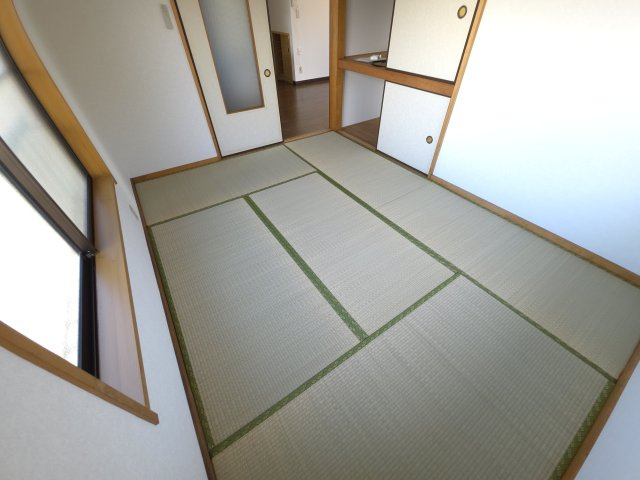 オイコスヒルズC棟の和室
