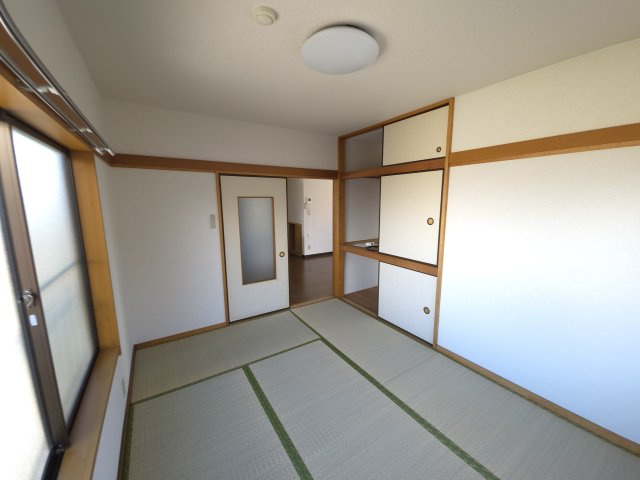 オイコスヒルズC棟の和室