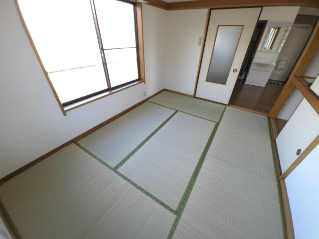 オイコスヒルズC棟の和室