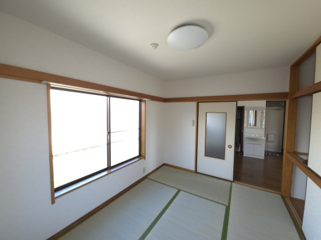 オイコスヒルズC棟の和室
