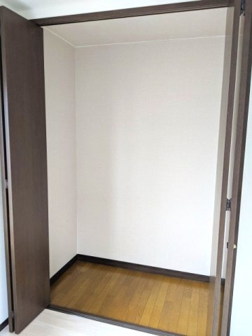 オイコスヒルズC棟の収納