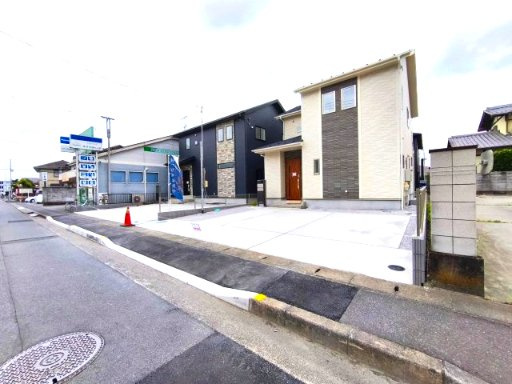 深谷市上柴町西1丁目　全４棟　１号棟の前面道路含む現地写真