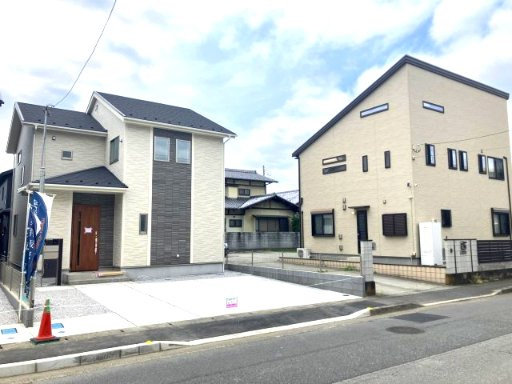 深谷市上柴町西1丁目　全４棟　１号棟の前面道路含む現地写真