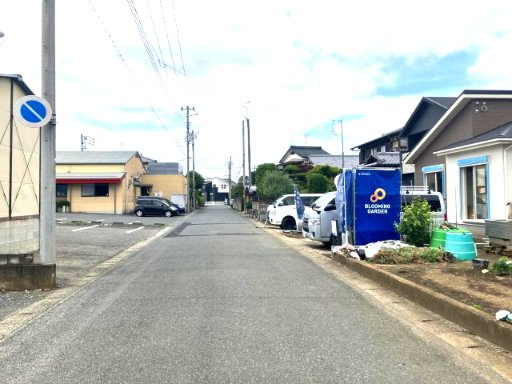 深谷市上柴町西1丁目　全４棟　１号棟の前面道路含む現地写真