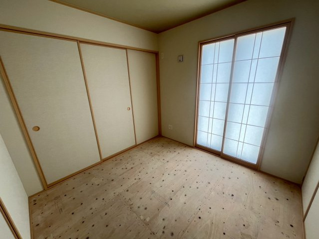 沖縄市知花新築戸建て　D号棟（全5棟）の和室|ゆったりとくつろげる和室です