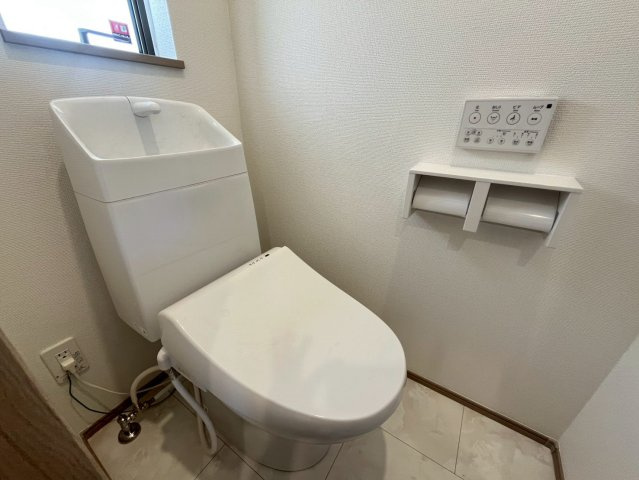 沖縄市知花新築戸建て　D号棟（全5棟）のトイレ|清潔感のあるトイレです