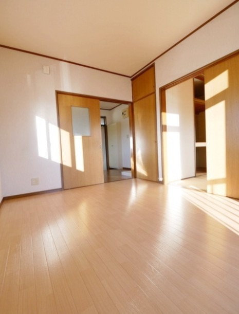 相模原市中央区上矢部４丁目のアパートの居間・リビング