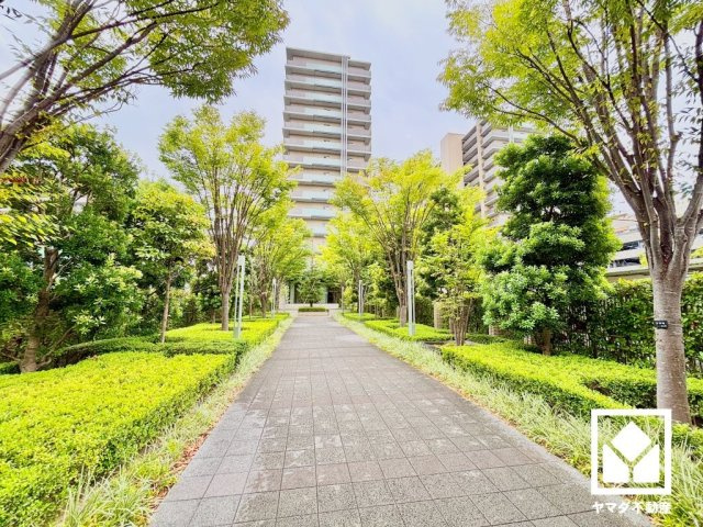 クラッシィハウス尼崎ＧＲＡＮＤ　ＰＬＡＣＥの外観|スムーズな移動を叶えるエレベーターもございます。毎日の生活にゆとりをもたらす、快適な暮らしの動線をサポートします。