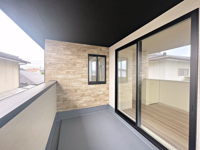 新築戸建・新築建売　伊達市田町2期　伊達小・伊達中のバルコニー|天候の急な変化にも柔軟に対応できる快適なインナーバルコニー！