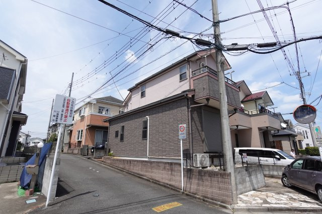 川越市霞ヶ関東５丁目　4LDK＋WIC中古戸建の前面道路含む現地写真
