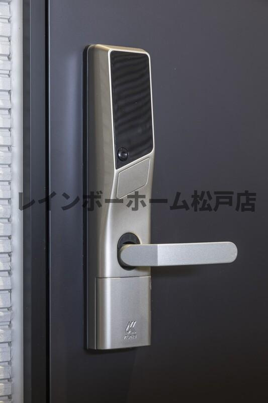 Iden OAK(アイデン オーク)の玄関