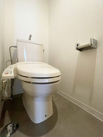 エンクレストけやき通りのトイレ|落ち着いた色調のトイレです