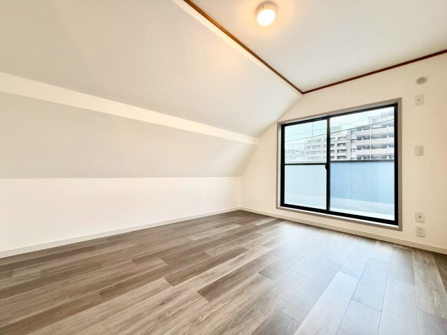 世田谷区南烏山3丁目　中古戸建の洋室|全居室収納付きですので、お部屋を有効的に使うことが出来ます！

現地ご見学希望・資料請求などお気軽にお問い合わせ下さい！
03-5990-5201