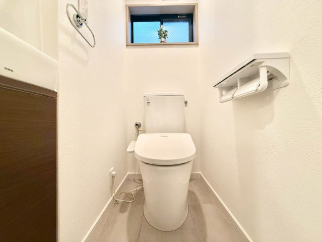 世田谷区南烏山3丁目　中古戸建のトイレ|ウォシュレット付きのトイレはいつも快適！

現地ご見学希望・資料請求などお気軽にお問い合わせ下さい！
03-5990-5201