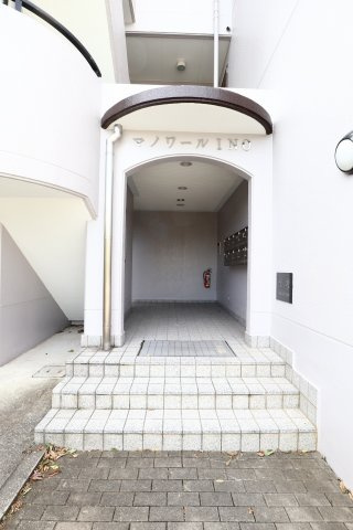 マノワールINOのエントランス
