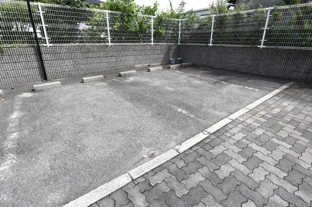 マノワールINOの駐車場