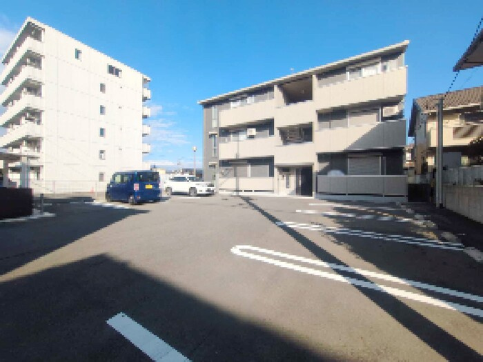 マーメゾン　東田中の駐車場