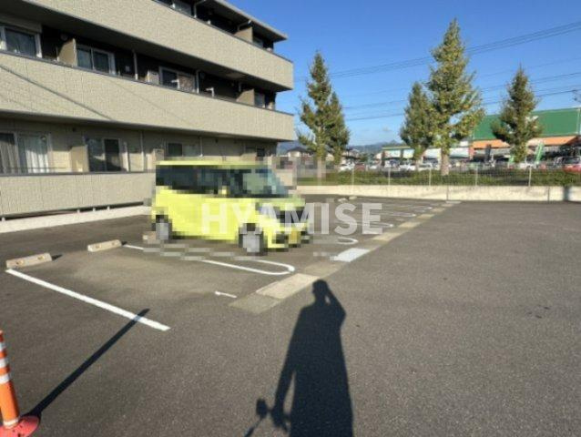 イストワールFⅣの駐車場