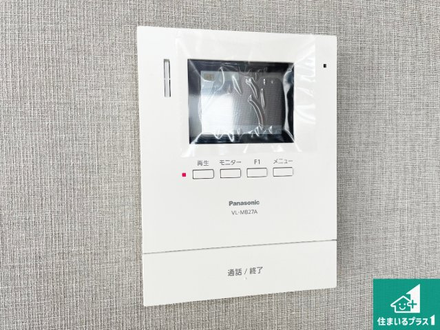 エーベル伊丹参番館の防犯設備|カラーモニターインターホン！声だけでなく来訪者の姿や顔がモニターで確認できるので、小さなお子様がいらっしゃるご家庭でも安心できます！