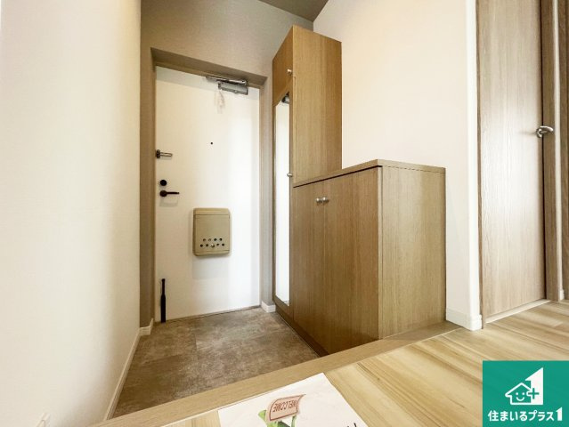 エーベル伊丹参番館の玄関|シューズボックスにはたくさんの靴が収納できるので玄関周りはいつもスッキリ！ご家族が増えても安心！