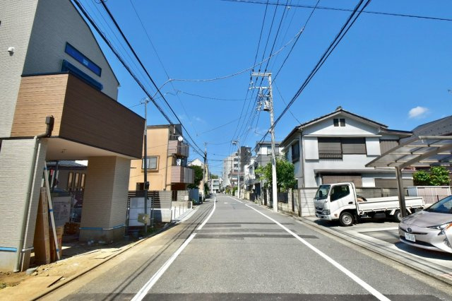 中野区江原町3丁目　新築戸建　残1棟の前面道路含む現地写真|2026.07.10撮影

現地ご見学希望・資料請求などお気軽にお問い合わせ下さい！
03-5990-5201
