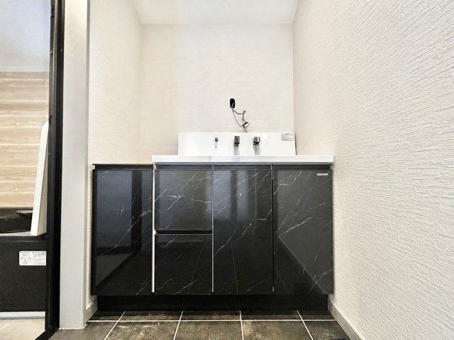 中野区江原町3丁目　新築戸建　残1棟の独立洗面台|2026.08.02撮影