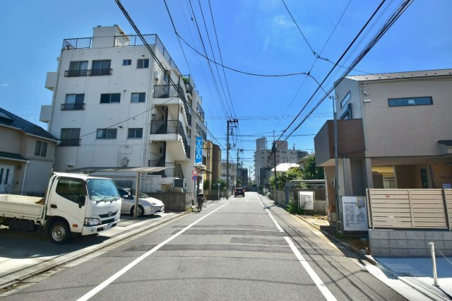 中野区江原町3丁目　新築戸建　全2棟の前面道路含む現地写真|2026.07.10撮影

現地ご見学希望・資料請求などお気軽にお問い合わせ下さい！
03-5990-5201