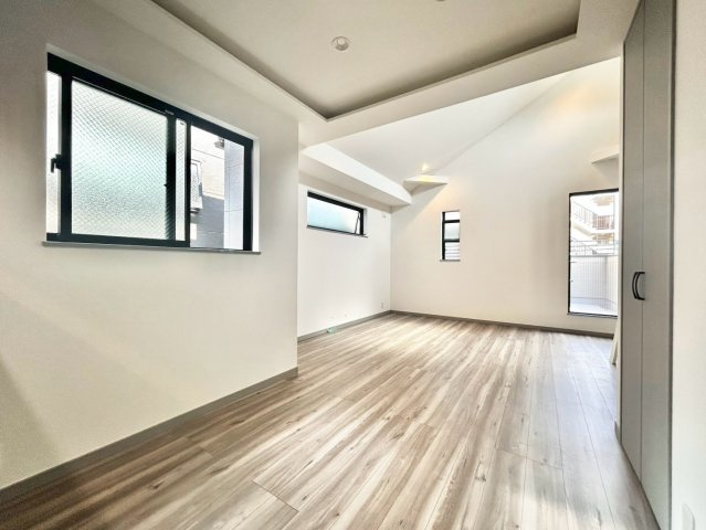 中野区江原町3丁目　新築戸建　全2棟の居間・リビング|2026.08.02撮影