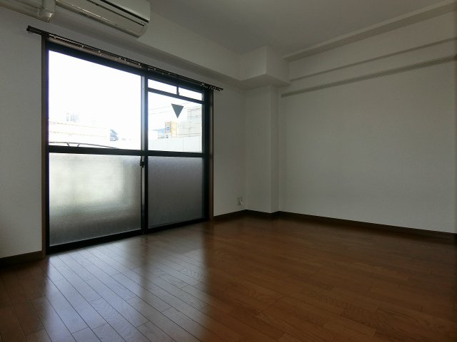 セレナ東甲子園の居間・リビング