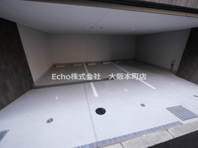 ザ・パークハビオ谷町六丁目クロスの駐車場