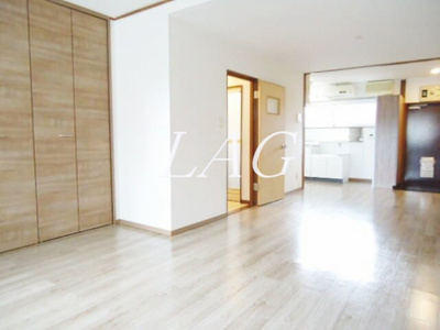 【居間・リビング】 | プリメイラビル | 洋室のお部屋です。