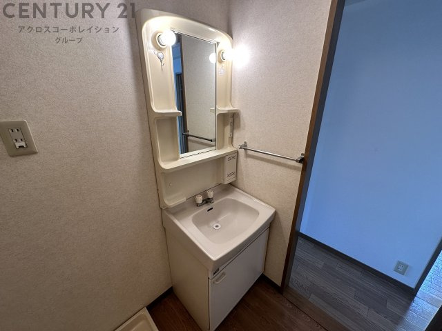 洗面所内に洗濯機置場あり♪
