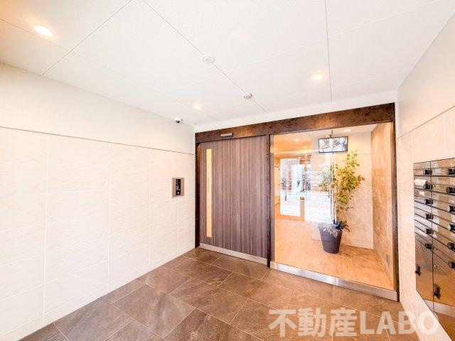 プレミエール西田辺のエントランス