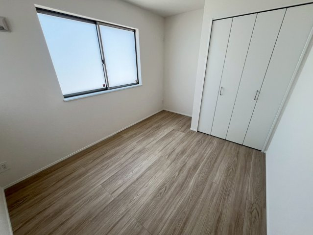 沖縄市知花新築戸建て　E号棟（全5棟）の洋室|きれいな洋室です