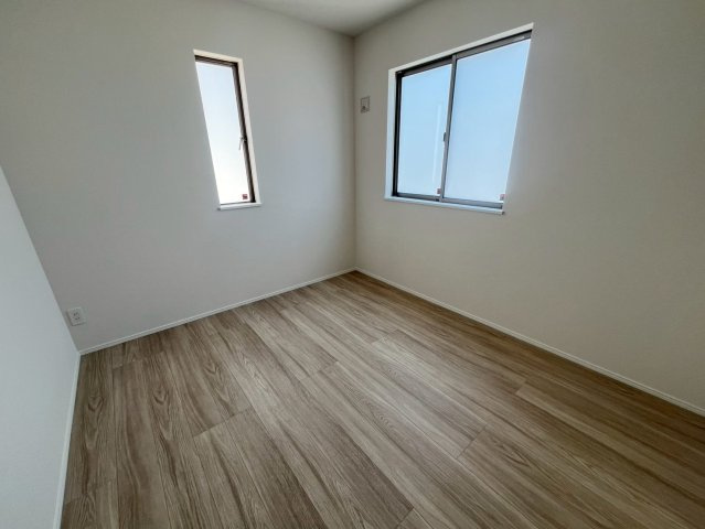 沖縄市知花新築戸建て　E号棟（全5棟）の洋室|個人の部屋や寝室として使える洋室です