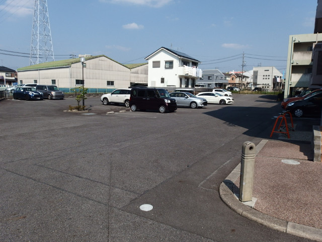 アーデントグレイスの駐車場