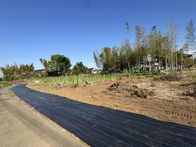 敷地面積79～118坪　売地　川越市笠幡の前面道路含む現地写真|北側公道約５ｍ（協定通路含む）
①区画は６ｍ近いゆったり道路幅があり、お車の出入りが楽にできます♪