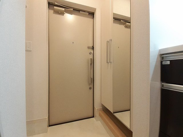 シャルマン昭和町の玄関