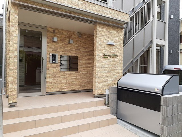 シャルマン昭和町のエントランス