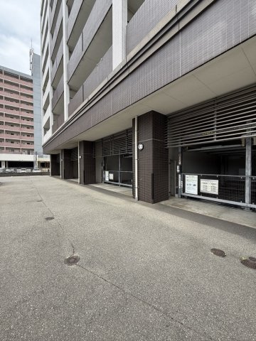 アウルステージアン・シオ博多駅南の駐車場