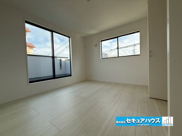 【同施工物件ご案内可能】名古屋市南区元桜田町の洋室|【洋室イメージ】
◆家族一人ひとりの大切なプライベート空間。趣味に合わせて使って頂けるようシンプルに仕上げてあります。暮らし心地を大きく左右する収納を、適材適所に配置し使い勝手を考慮しました。　　　　