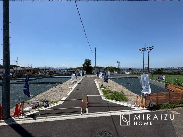 【前面道路含む現地写真】 | 陽の光をたっぷりと浴びながら気持ち良く生活ができます。夢のマイホーム、夢ではなく実現出来ます！見学・ご相談などお気軽にご連絡ください♪