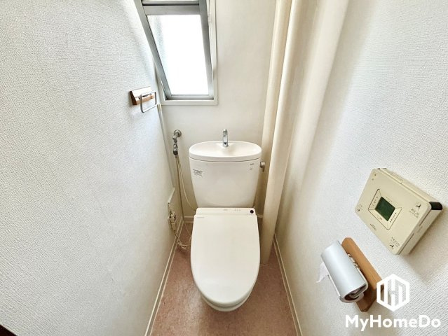 大森台住宅2棟のトイレ|明るく清潔感溢れるトイレです。