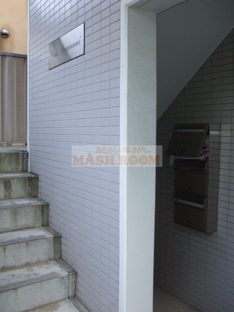 杉並区堀ノ内３丁目の賃貸マンションのエントランス