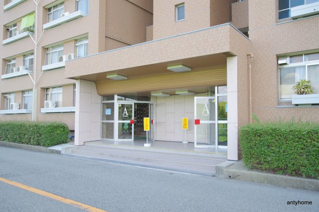 中津リバーサイドコーポA棟のエントランス
