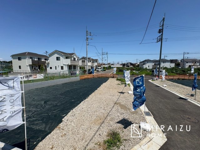 【前面道路含む現地写真】 | 陽の光をたっぷりと浴びながら気持ち良く生活ができます。夢のマイホーム、夢ではなく実現出来ます！見学・ご相談などお気軽にご連絡ください♪